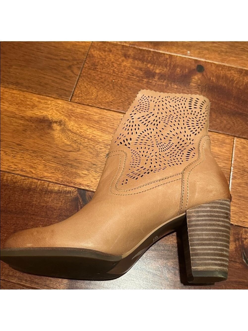 UGG Women’s Thames Seaweed Perf Sun Tan Leather Bootie Size 6 - Picture 5 of 12